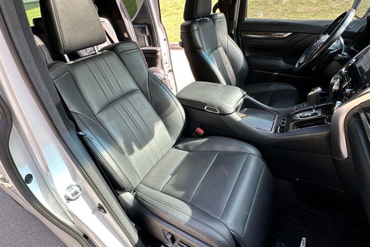 Used Toyota Vellfire 2021 Crown Dual-Engine 2.5L HV Prestige Edition Right Front Seat