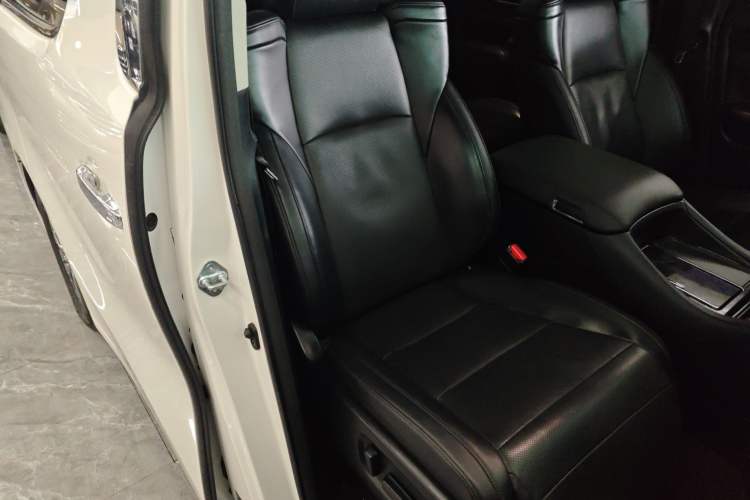Used Toyota Vellfire 2021 Crown Dual-Engine 2.5L HV Luxury Edition Right Front Seat