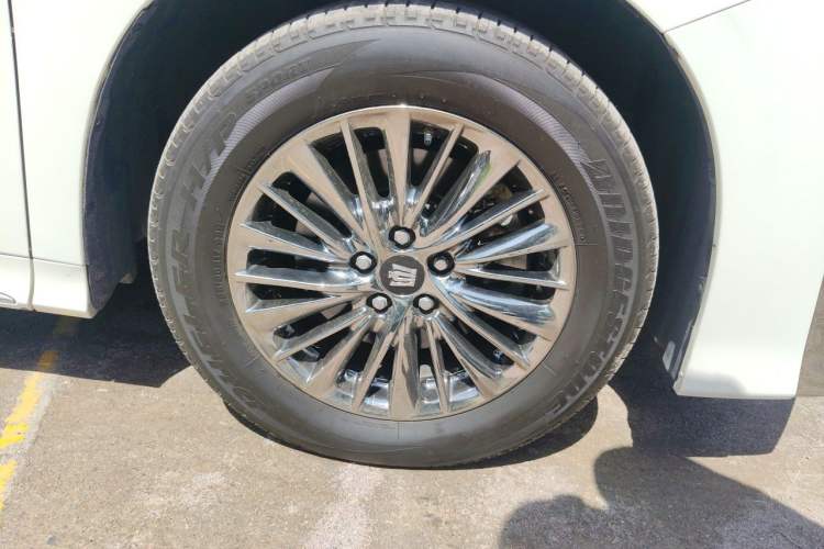 Used Toyota Vellfire 2021 Crown Dual-Engine 2.5L HV Supreme Edition Right Front Wheel Hub