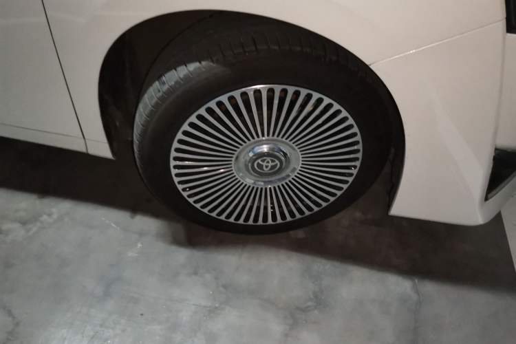 Used Toyota Vellfire 2021 Crown Dual-Engine 2.5L HV Luxury Edition Right Front Wheel Hub