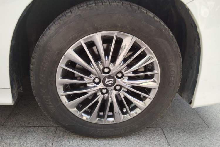 Used Toyota Vellfire 2021 Crown Dual-Engine 2.5L HV Prestige Edition Right Front Wheel Hub