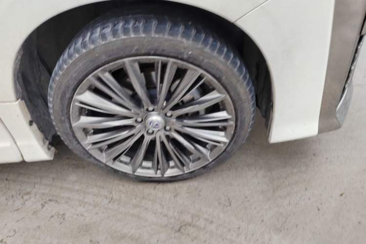 Used Toyota Vellfire 2021 Crown Dual-Engine 2.5L HV Luxury Edition Right Front Wheel Hub