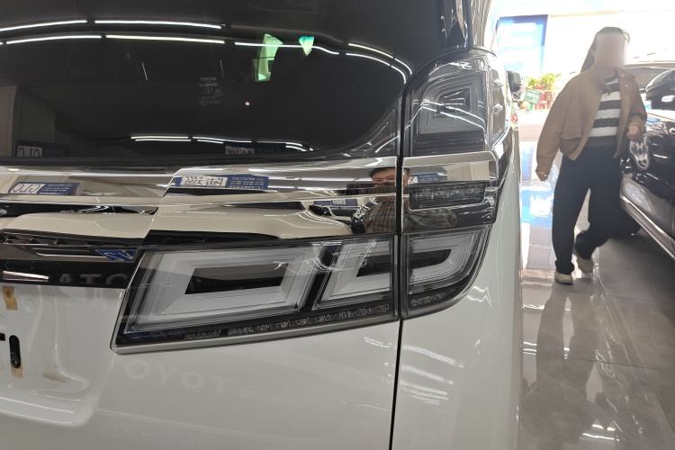 Used Toyota Vellfire 2021 Crown Dual-Engine 2.5L HV Prestige Edition Right Rear Taillight