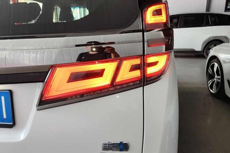 Used Toyota Vellfire 2021 Crown Dual-Engine 2.5L HV Luxury Edition Right Rear Taillight