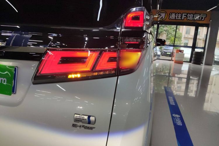 Used Toyota Vellfire 2021 Crown Dual-Engine 2.5L HV Prestige Edition Right Rear Taillight