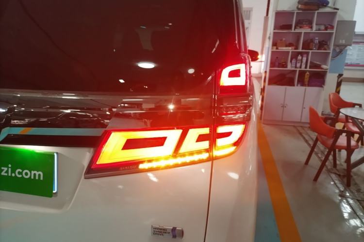 Used Toyota Vellfire 2021 Crown Dual-Engine 2.5L HV Prestige Edition Right Rear Taillight