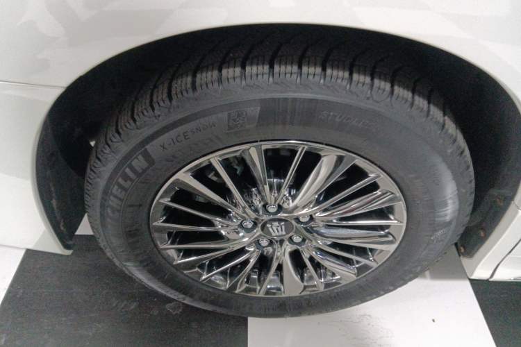 Used Toyota Vellfire 2021 Crown Dual-Engine 2.5L HV Supreme Edition Right Rear Wheel Hub