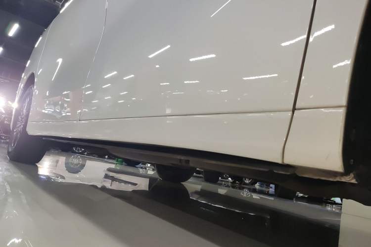 Used Toyota Vellfire 2021 Crown Dual-Engine 2.5L HV Prestige Edition Right Side Sill