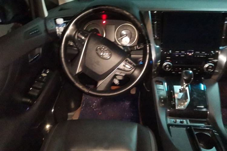 Used Toyota Vellfire 2021 Crown Dual-Engine 2.5L HV Luxury Edition Steering Wheel