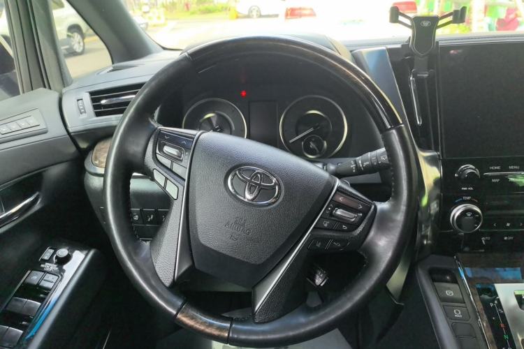 Used Toyota Vellfire 2021 Crown Dual-Engine 2.5L HV Supreme Edition Steering Wheel