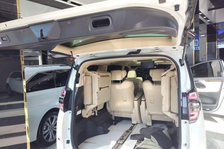 Used Toyota Vellfire 2021 Crown Dual-Engine 2.5L HV Prestige Edition Trunk