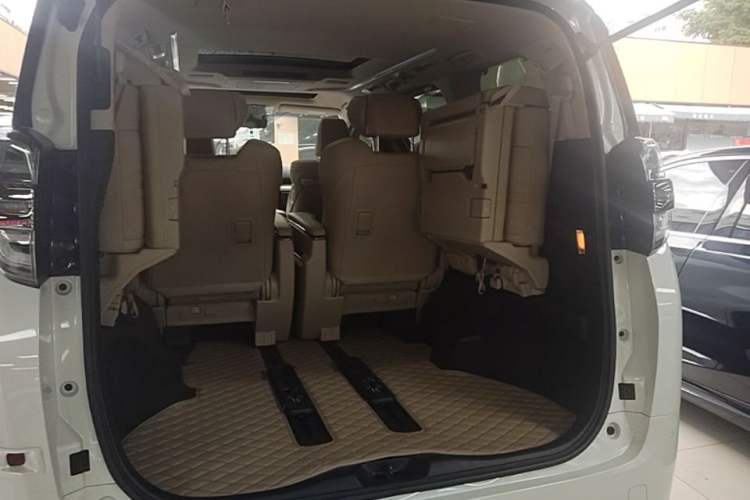 Used Toyota Vellfire 2021 Crown Dual-Engine 2.5L HV Supreme Edition Trunk