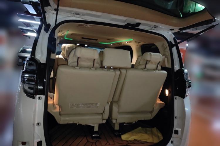 Used Toyota Vellfire 2021 Crown Dual-Engine 2.5L HV Prestige Edition Trunk