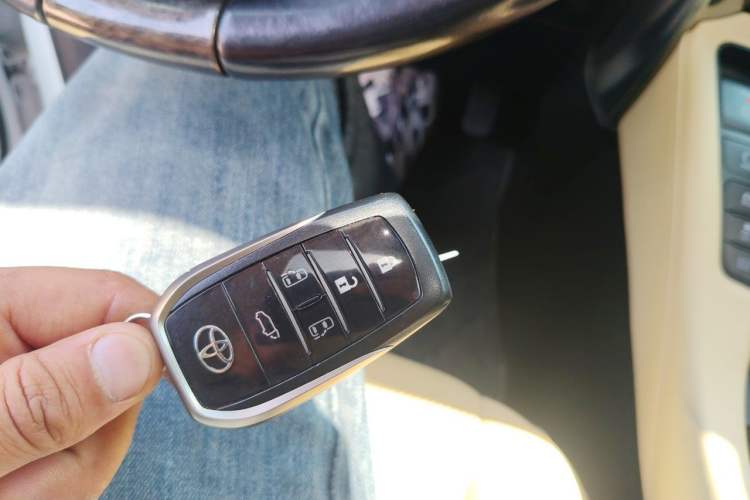Used Toyota Vellfire 2021 Crown Dual-Engine 2.5L HV Supreme Edition Vehicle Key