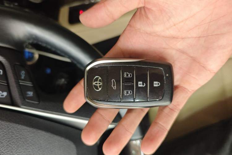 Used Toyota Vellfire 2021 Crown Dual-Engine 2.5L HV Prestige Edition Vehicle Key