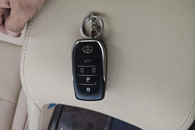 Used Toyota Vellfire 2021 Crown Dual-Engine 2.5L HV Prestige Edition Vehicle Key