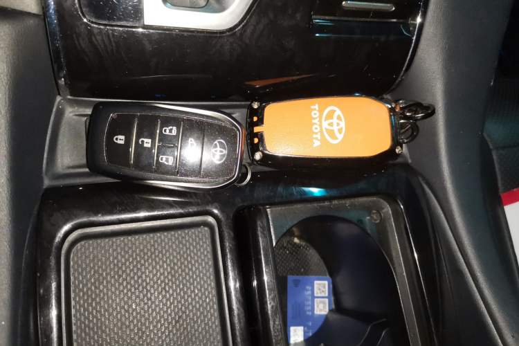 Used Toyota Vellfire 2021 Crown Dual-Engine 2.5L HV Luxury Edition Vehicle Key