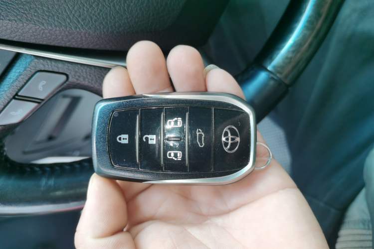 Used Toyota Vellfire 2021 Crown Dual-Engine 2.5L HV Prestige Edition Vehicle Key