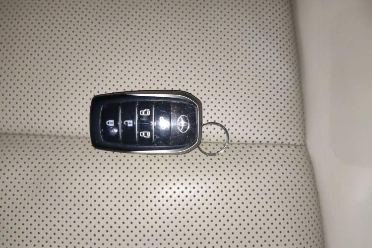 Used Toyota Vellfire 2021 Crown Dual-Engine 2.5L HV Prestige Edition Vehicle Key