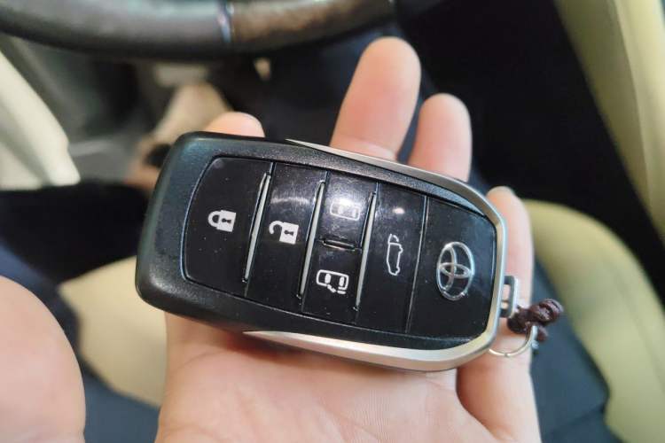 Used Toyota Vellfire 2021 Crown Dual-Engine 2.5L HV Prestige Edition Vehicle Key