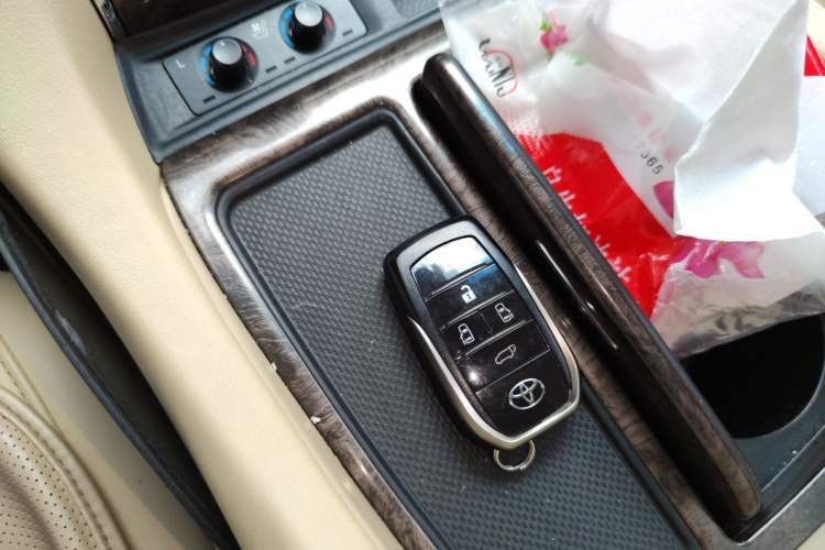 Used Toyota Vellfire 2021 Crown Dual-Engine 2.5L HV Supreme Edition Vehicle Key
