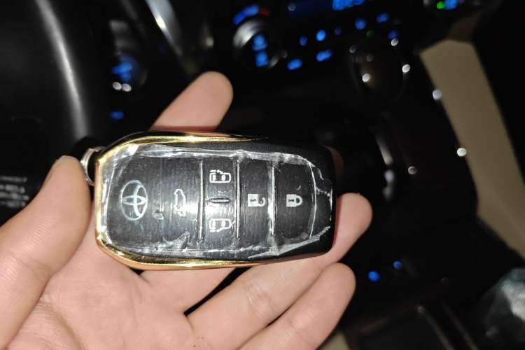 Used Toyota Vellfire 2021 Crown Dual-Engine 2.5L HV Prestige Edition Vehicle Key
