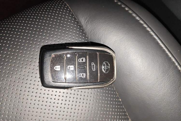 Used Toyota Vellfire 2021 Crown Dual-Engine 2.5L HV Prestige Edition Vehicle Key