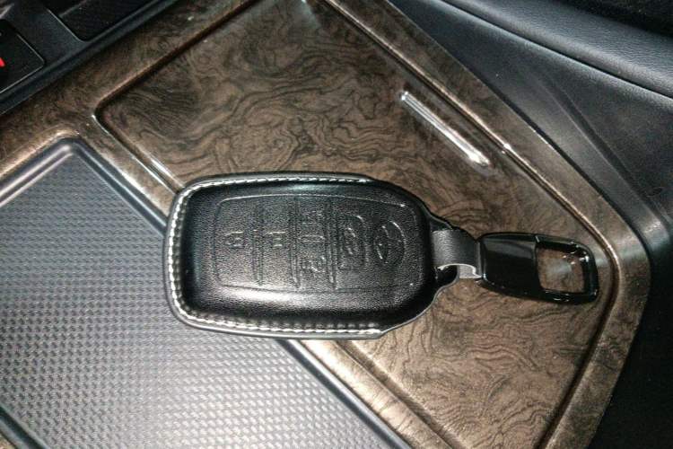 Used Toyota Vellfire 2021 Crown Dual-Engine 2.5L HV Supreme Edition Vehicle Key