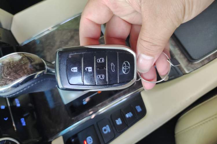 Used Toyota Vellfire 2021 Crown Dual-Engine 2.5L HV Prestige Edition Vehicle Key