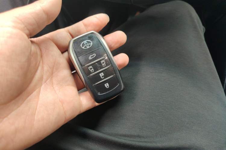 Used Toyota Vellfire 2021 Crown Dual-Engine 2.5L HV Prestige Edition Vehicle Key
