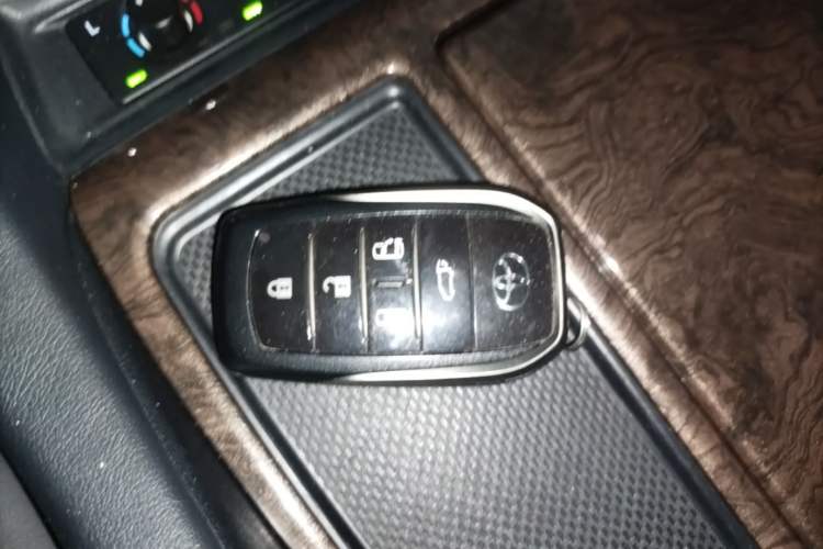 Used Toyota Vellfire 2021 Crown Dual-Engine 2.5L HV Prestige Edition Vehicle Key