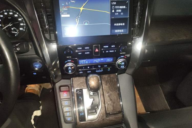 Used Toyota Vellfire 2023 Crown Dual-Engine 2.5L HV Prestige Edition Audio And AC Panel