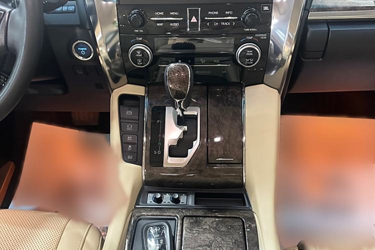 Used Toyota Vellfire 2023 Crown Dual-Engine 2.5L HV Ultimate Edition Audio And AC Panel