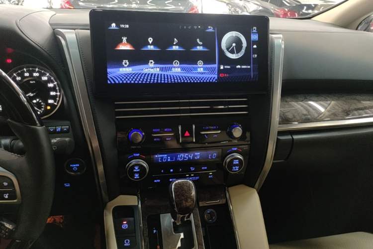 Used Toyota Vellfire 2023 Crown Dual-Engine 2.5L HV Prestige Edition Audio And AC Panel