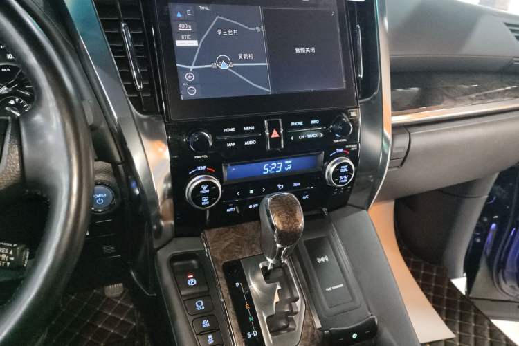 Used Toyota Vellfire 2023 Crown Dual-Engine 2.5L HV Prestige Edition Audio And AC Panel