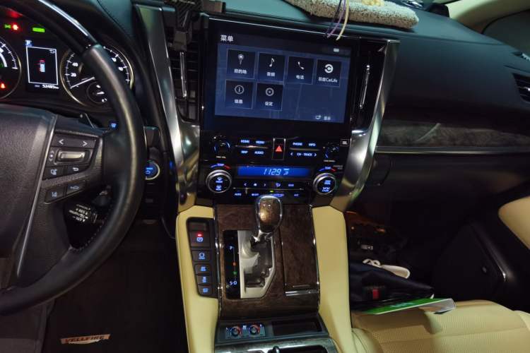Used Toyota Vellfire 2023 Crown Dual-Engine 2.5L HV Prestige Edition Audio And AC Panel