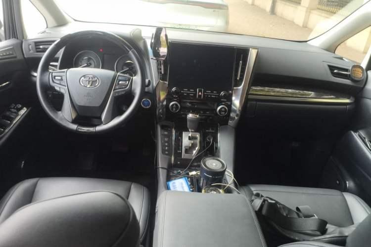 Used Toyota Vellfire 2023 Crown Dual-Engine 2.5L HV Luxury Edition Center Console
