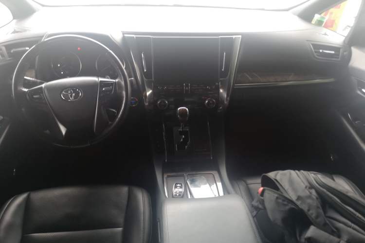 Used Toyota Vellfire 2023 Crown Dual-Engine 2.5L HV Ultimate Edition Center Console
