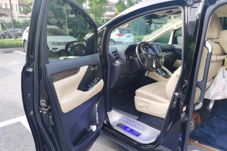 Used Toyota Vellfire 2023 Crown Dual-Engine 2.5L HV Ultimate Edition Driver Seat