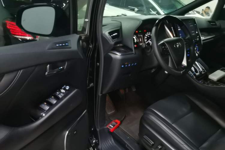 Used Toyota Vellfire 2023 Crown Dual-Engine 2.5L HV Ultimate Edition Driver Seat