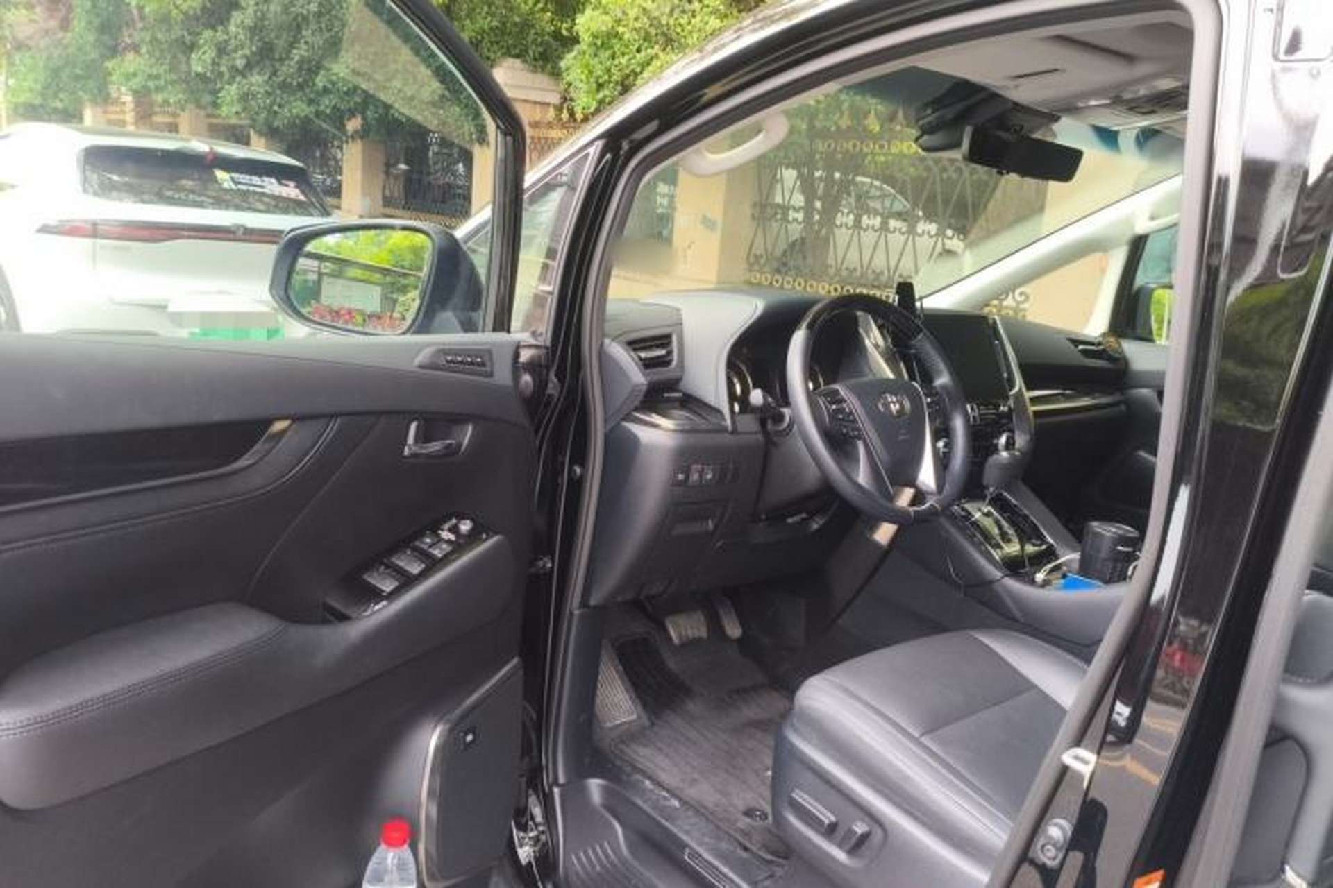 Used Toyota Vellfire 2023 Crown Dual-Engine 2.5L HV Luxury Edition Driver Seat