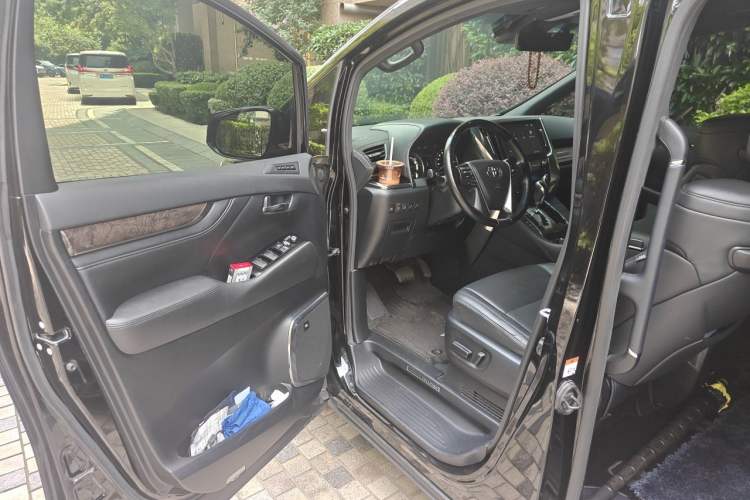 Used Toyota Vellfire 2023 Crown Dual-Engine 2.5L HV Ultimate Edition Driver Seat