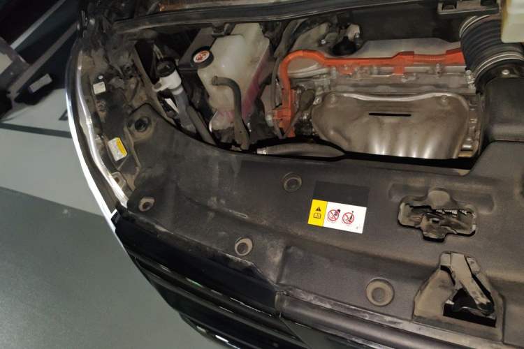 Used Toyota Vellfire 2023 Crown Dual-Engine 2.5L HV Ultimate Edition Engine Bay Right