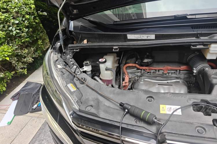 Used Toyota Vellfire 2023 Crown Dual-Engine 2.5L HV Ultimate Edition Engine Bay Right