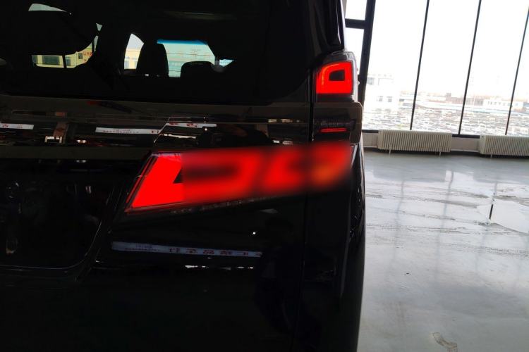 Used Toyota Vellfire 2023 Crown Dual-Engine 2.5L HV Luxury Edition Exterior 3