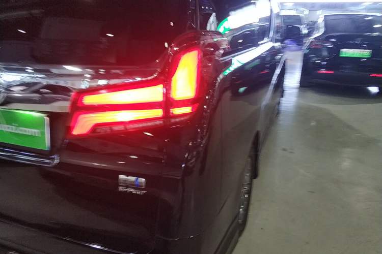 Used Toyota Vellfire 2023 Crown Dual-Engine 2.5L HV Prestige Edition Exterior 3