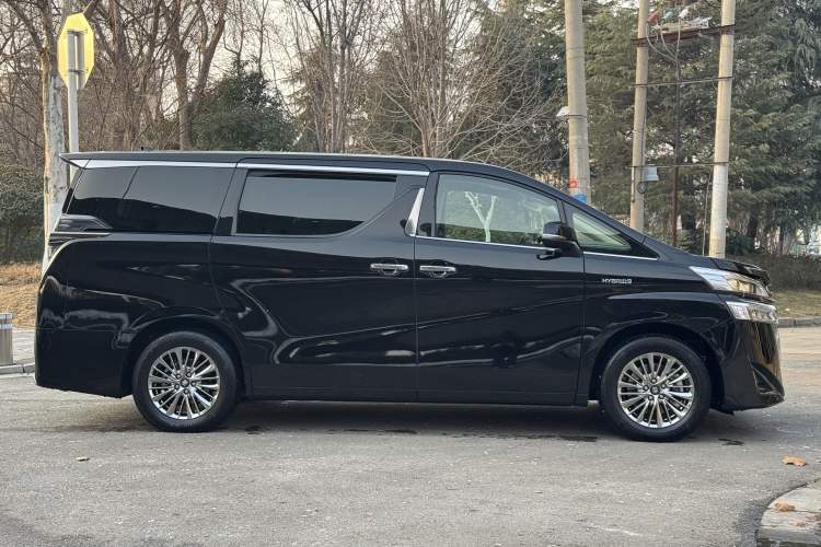 Used Toyota Vellfire 2023 Crown Dual-Engine 2.5L HV Prestige Edition Exterior 4