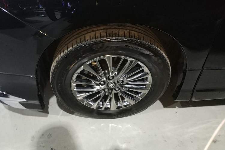 Used Toyota Vellfire 2023 Crown Dual-Engine 2.5L HV Prestige Edition Exterior 4