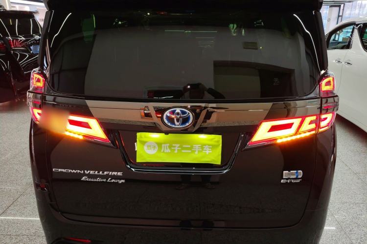 Used Toyota Vellfire 2023 Crown Dual-Engine 2.5L HV Ultimate Edition Exterior 4