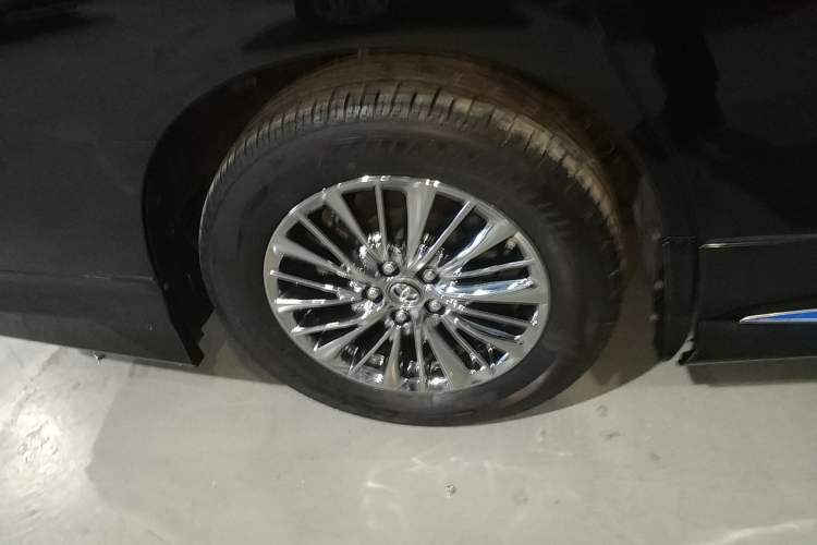 Used Toyota Vellfire 2023 Crown Dual-Engine 2.5L HV Prestige Edition Exterior 5